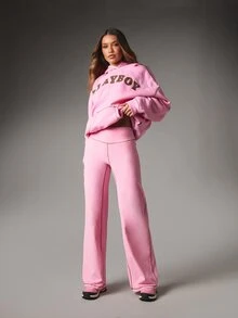 Missguided x Playboy بنطال رياضي واسع الساق مع طباعة شعار وتفاصيل خياطة متباينة وطباعة على المؤخرة باللون الوردي الفقاعي للارتداء اليومي العادي في الربيع والصيف - وردي - مشاهدة 3