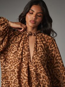 MISSGUIDED Blus Chiffon Motif Leopard dengan Ruffle, Kerah Tinggi, Belahan Dada Dalam, Lengan Panjang Mengembang, Model Longgar dan Berdraper, Atasan Pesta Musim Gugur - MultiWarna - View 2