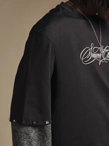 SUMWON Club Oversized Crew Neck Short Sleeve Graphic Text Tee With Metal Eyelet Hem Detail Streetwear Drop Shoulder T-Shirt - Black - View 2