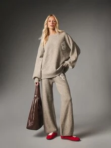 MISSGUIDED Pantalones de salón de punto de pierna ancha cómodos con detalle de aplique de logotipo, cintura con cordón, suéter de punto suave, largo completo, estilo palazzo, para otoño e invierno - Gris - Ver 2