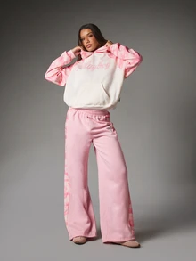 Missguided x Playboy Cropped Sweatshirt With Camouflage Print Sleeves Chest Logo Centre Pocket Oversized Fit Pullover Sweatshirt Fall Winter - Pink - View 4