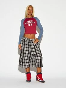 SUMWON WOMEN Miss 23 Graphic Crop Raglan Long Sleeve T-Shirt Crew Neck Color Block Two-Tone Baseball Style Fitted Cropped Top - Multicolor - View 2