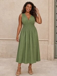 ELLERISSA Plus Size Green V Neck Shirred Waist Sleeveless Maxi Dress - Green - View 4