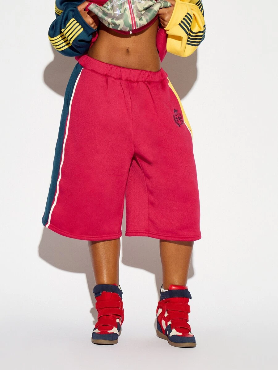SUMWON WOMEN Oversized Fleece Bermuda Shorts With Embroidered Shield Logo Side Panel Color Block Detail Elastic Waist Casual Streetwear Autumn Winter - Multicolor - View 1