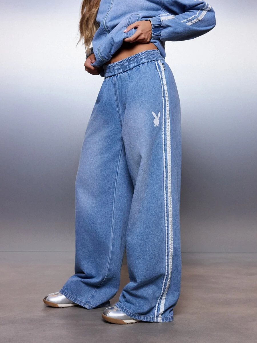 Missguided x Playboy Celana Jeans Denim Bunny Model Wide Leg High Rise dengan Detail Garis Samping dan Cetakan Logo Warna Light Wash - Biru - View 1