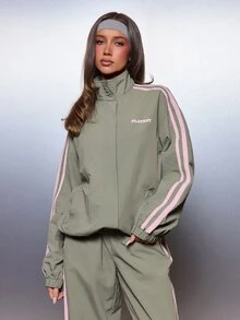 Missguided x Playboy Jaket Windbreaker Oversized dengan Kerah Tegak, Resleting Penuh, Detail Garis Pink, dan Logo Bordir, Panjang Hingga Pinggul. - Olive Green - View 1