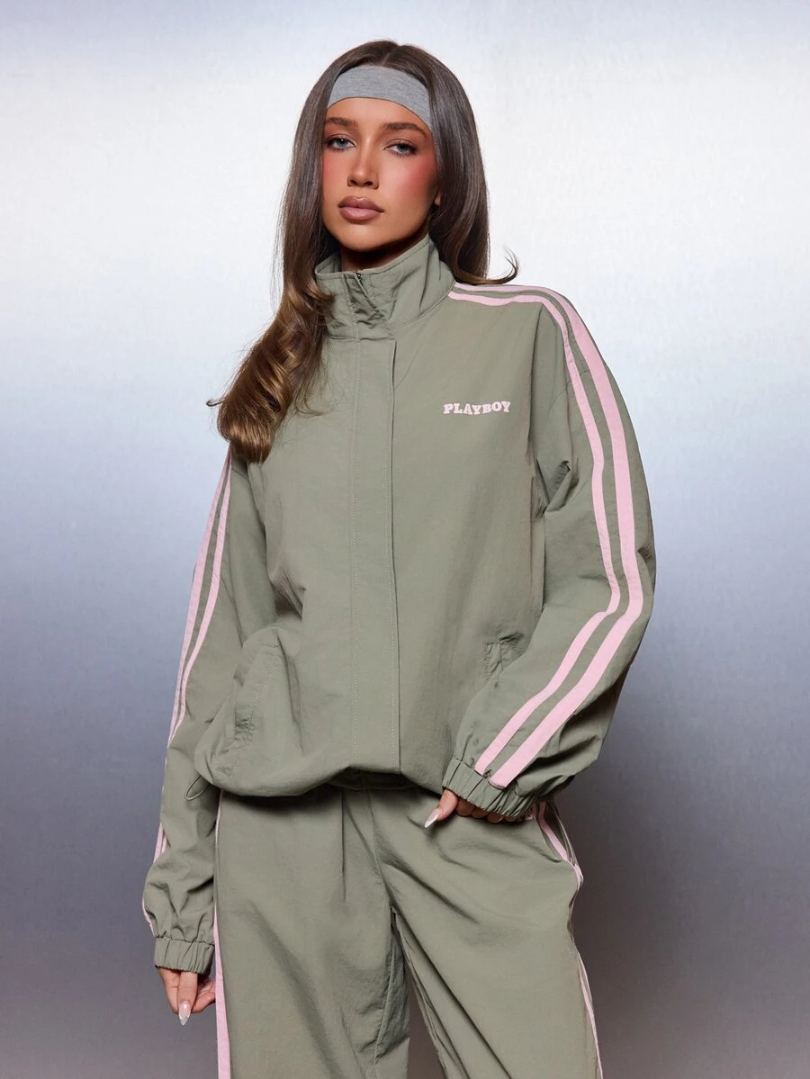 Missguided x Playboy Jaket Windbreaker Oversized dengan Kerah Tegak, Resleting Penuh, Detail Garis Pink, dan Logo Bordir, Panjang Hingga Pinggul. - Olive Green - View 1