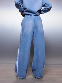 Missguided x Playboy Celana Jeans Denim Bunny Model Wide Leg High Rise dengan Detail Garis Samping dan Cetakan Logo Warna Light Wash - Biru - View 3