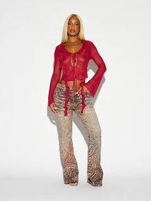 SUMWON WOMEN Blus Crop Jala Transparan dengan Hiasan Ruffle, Leher Bulat, Detail Ikatan Depan, dan Lengan Lonceng, Sempurna untuk Musim Pesta - Merah - View 2