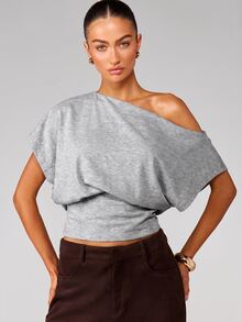 MISSGUIDED Off Shoulder Draped Crop Top - Asymmetric One Shoulder Batwing Sleeve Fitted Hem Casual Spring Summer Top - Grey - View 5