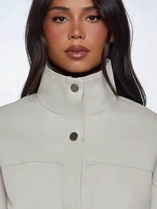 MISSGUIDED Setelan Jaket Crop Top Kerah Tinggi dengan Kancing Jepret dan Celana Pendek Bermuda Kaki Lebar dengan Hem Elastis - Light Grey - View 2