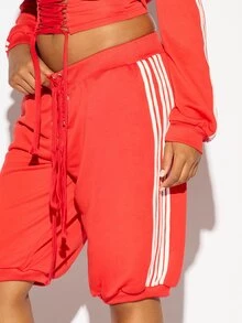 SUMWON WOMEN Celana Pendek Bermuda Crop Fit Pinggang Tinggi dengan Tali Ikat, Detail Garis Samping dan Penutup Depan Lubang Logam, Panjang di Bawah Lutut, Gaya Kasual - Merah - View 4