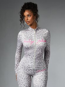 BABYPHAT Áo tay dài nữ kéo khóa in chữ và họa tiết da báo - Màu Xám nhạt - Xem 1