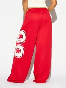 SUMWON WOMEN Celana Training Fleece Oversized Kaki Lebar dengan Cetakan Grafis Nomor Varsity Tebal dan Pinggang Tali Serut - Merah - View 6