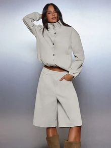 MISSGUIDED Setelan Jaket Crop Top Kerah Tinggi dengan Kancing Jepret dan Celana Pendek Bermuda Kaki Lebar dengan Hem Elastis - Light Grey - View 1