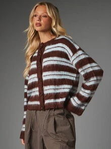MISSGUIDED Randig fluffig stickad cardigan med knäppning fram, rund hals, långa ärmar och kort modell, höst- och vinterstil - Multifärgad - Visa 1