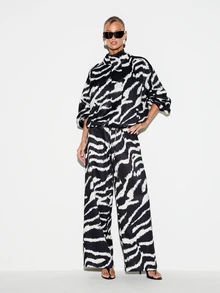KIZN Atasan Satin Oversized Motif Zebra dengan Kerah Tegak, Motif Hewan Seluruh Bagian, Pullover Panjang Pinggul, Jaket Potongan Longgar - MultiWarna - View 3