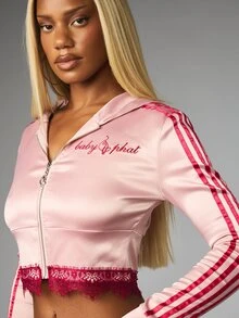 BABYPHAT Jaket Hoodie Pendek Satin dengan Resleting, Hiasan Renda, dan Bordir Logo pada Lengan dengan Garis Kontras - Baby Pink - View 4