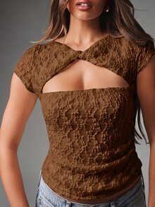 MISSGUIDED Crop Top Renda dengan Potongan Leher Model Twist dan Lengan Pendek - Atasan Crop Bertekstur Bunga yang Pas di Badan untuk Musim Semi dan Musim Panas - Coklat - View 2