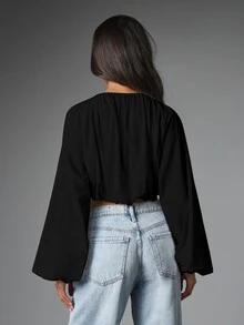 MISSGUIDED ملابس علوية قصيرة بأكمام بالون مع ياقة مجمعة وحافة مطاطية - ملابس علوية قصيرة فضفاضة لمناسبات الربيع والصيف - الأسود - مشاهدة 2