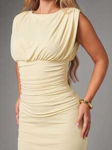 MISSGUIDED Sleeveless Bodycon Midi Dress With Ruched Waist Bateau Neckline And Figure Hugging Silhouette For Party Date Night - Cream - View 4