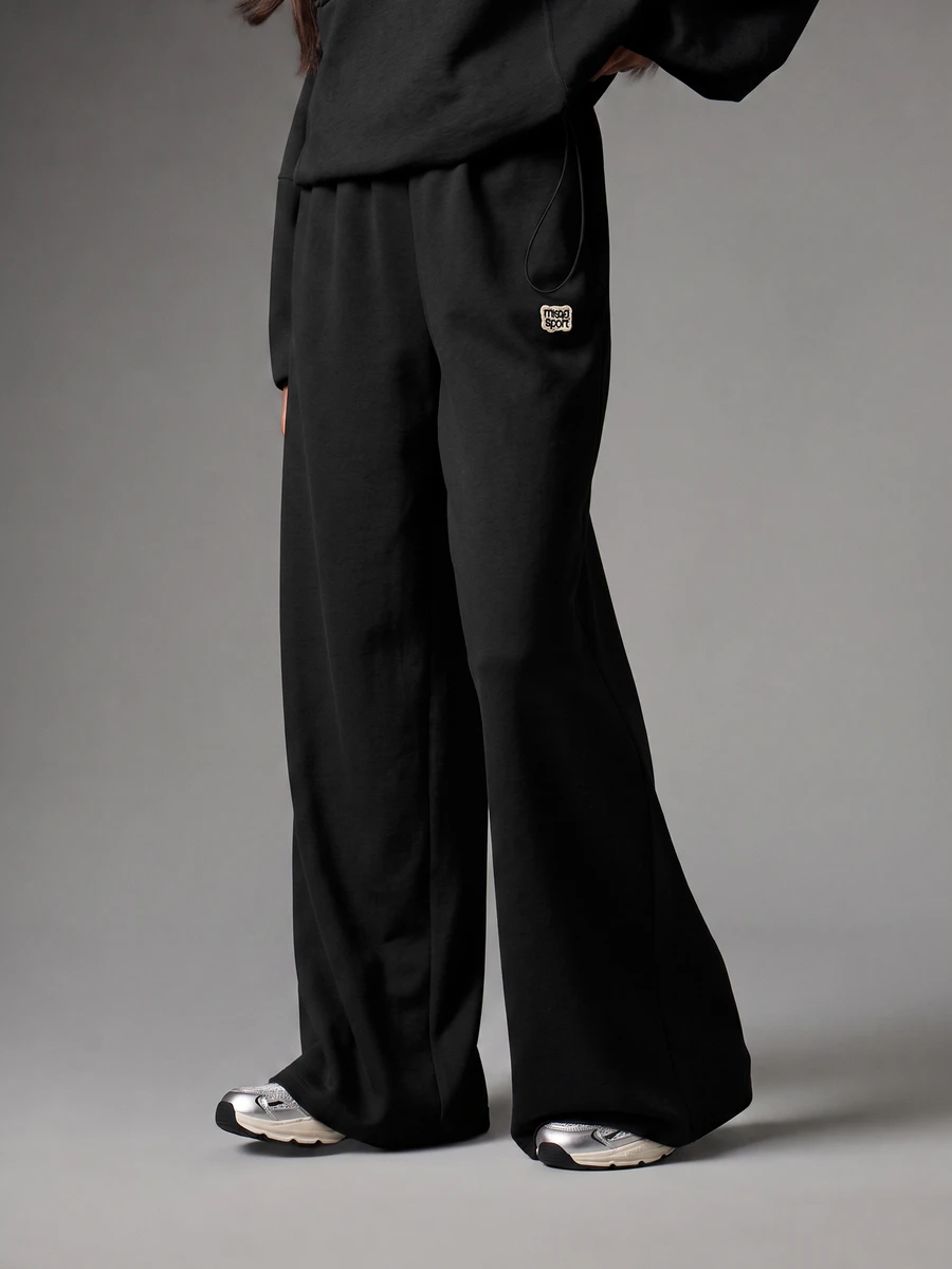 MISSGUIDED Wide Leg Sweatpants With Elastic Waist Logo Patch Curved Side Pockets And Patch Back Pocket Relaxed Lounge Trousers - Black - View 1