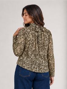 ELLERISSA Plus Size Multicolor Snake Print V Neck Long Sleeve Shoulder Pad Blouse - Multicolor - View 2
