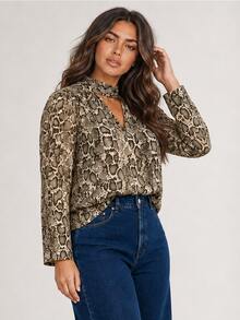 ELLERISSA Plus Size Multicolor Snake Print V Neck Long Sleeve Shoulder Pad Blouse - Multicolor - View 5