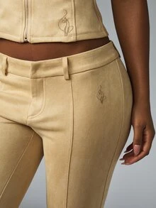 BABYPHAT Celana Capri Pendek dengan Bordir Logo Kucing Khas dan Tulisan Merek, Potongan Pas Badan, Pinggang Rendah, Belahan Samping di Bagian Bawah - Khaki - View 6