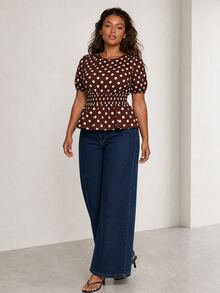 ELLERISSA Atasan Peplum Leher Bulat Motif Polkadot Cokelat Ukuran Besar dengan Lengan Mengembang dan Pinggang Berkerut - Coklat - View 4