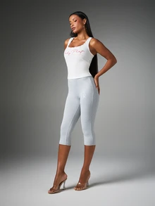 BABYPHAT Celana Legging Capri Pendek Berpinggang Tinggi dengan Logo Tulisan Rhinestone, Kain Rajut Elastis, dan Detail Cetakan Kilauan di Bagian Bokong. - Grey - View 3