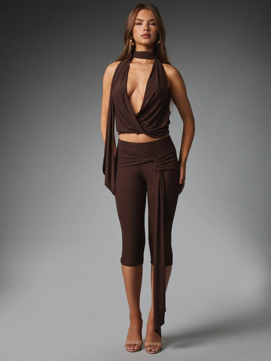 MISSGUIDED Setelan Dua Potong Atasan Crop Model Halter Neck dengan Potongan Vlung dan Legging Pendek Model High Rise dengan Detail Kerut - Coffee Brown - View 1