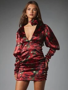 MISSGUIDED Gaun Mini Satin Motif Bunga Mawar dengan Leher V Berpotongan Dalam, Lengan Mengembang, Siluet Bodycon Berkerut, Detail Kalung Mawar, Cocok untuk Pesta Malam Hari dan Liburan. - MultiWarna - View 5
