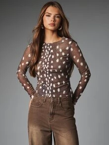 MISSGUIDED ملابس علوية شفافة من الشبك بطبعة بقع الغزال، بأكمام طويلة وياقة قارب، بقصة ضيقة، مناسبة للخريف والشتاء والحفلات والسهرات - متعدد الألوان - مشاهدة 1