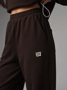 MISSGUIDED Wide Leg Sweatpants With Contrast Drawstring And Logo Patch, Elastic Waist, Relaxed Fit, Full Length Lounge Trousers - Chocolate Brown - View 5