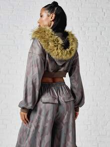 SUMWON WOMEN Cropped Camo Bomber Jacket With Faux Fur Collar Full Zip Oversized Fit Ribbed Hem Long Sleeve Winter Coat - Army Green - View 5