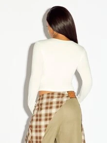 SUMWON WOMEN Cream Long Sleeve Crop Top With Keyhole Cut-Out And Snap Button Front Detail For Fall Winter Casual Everyday Wear - White - View 2