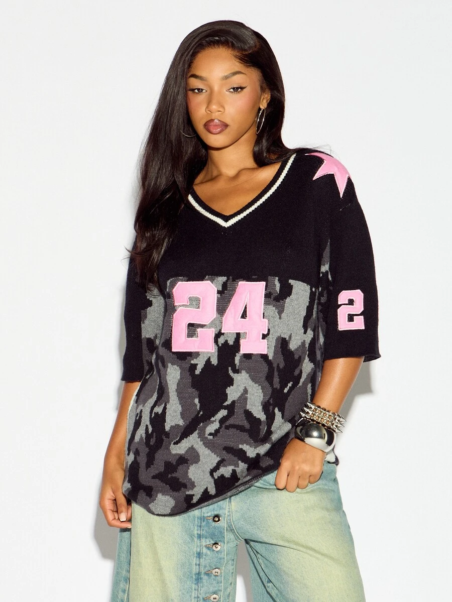 SUMWON WOMEN Atasan Sweater Rajut Kamuflase Ukuran Besar dengan Kerah V, Nomor Varsity Pink 24, Aplikasi Bintang, Lengan Siku, Musim Gugur/Musim Dingin - Hitam - View 1
