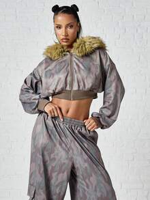 SUMWON WOMEN Cropped Camo Bomber Jacket With Faux Fur Collar Full Zip Oversized Fit Ribbed Hem Long Sleeve Winter Coat - Army Green - View 1