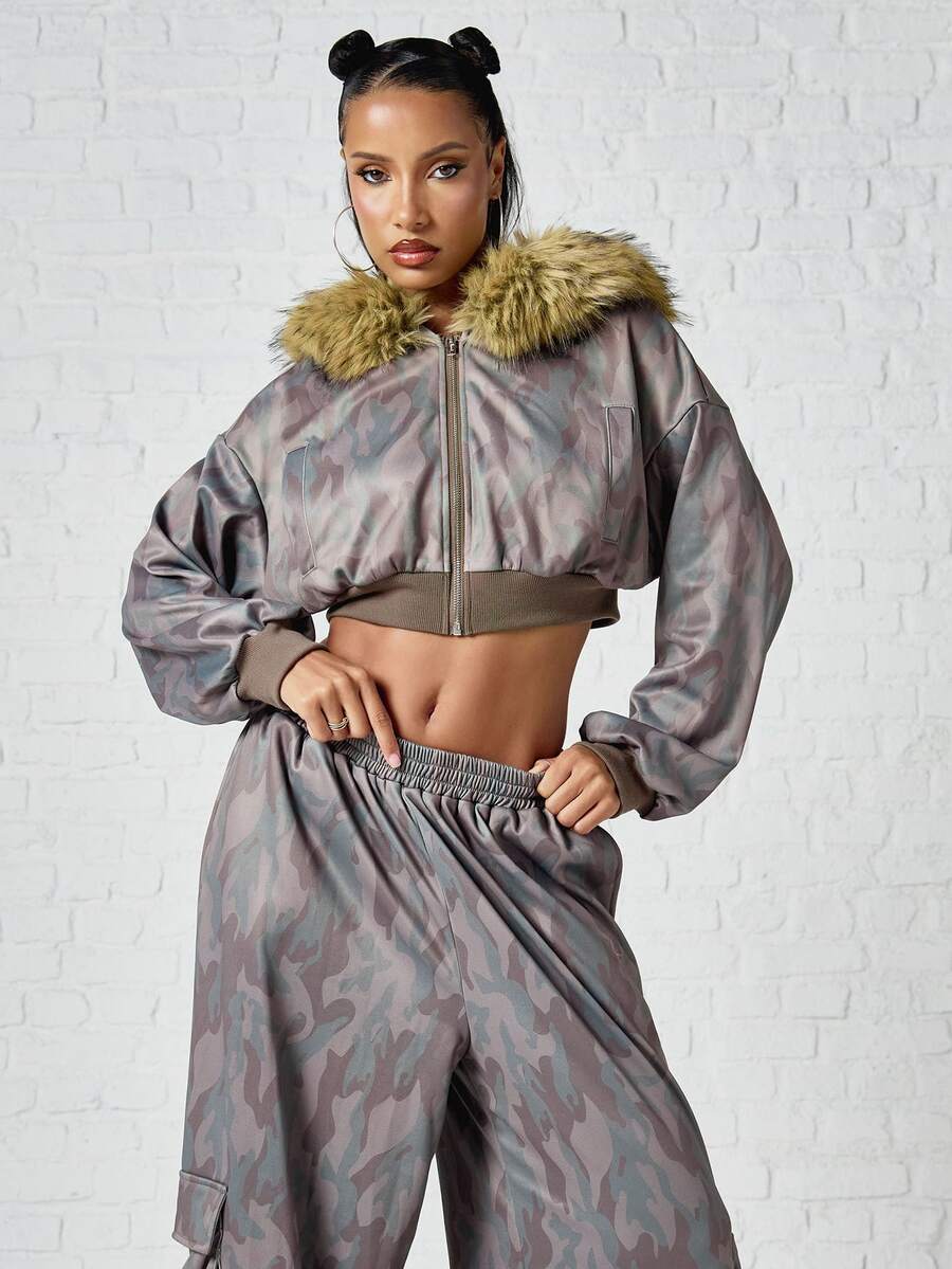 SUMWON WOMEN Cropped Camo Bomber Jacket With Faux Fur Collar Full Zip Oversized Fit Ribbed Hem Long Sleeve Winter Coat - Army Green - View 1