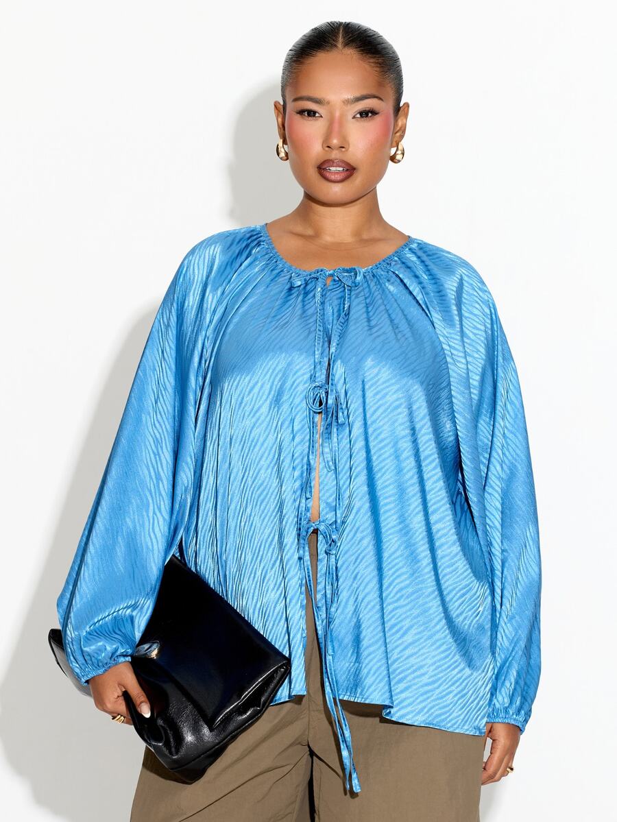 FASHION SZN ملابس علوية ساتان برباط أمامي مقاس كبير، توب ساتان جاكار باللون الأزرق المائي، ملابس أنيقة وراقية وعصرية للعمل، قصة فضفاضة، أزرق سماوي، موسم جديد خريف وشتاء - الأزرق - مشاهدة 1