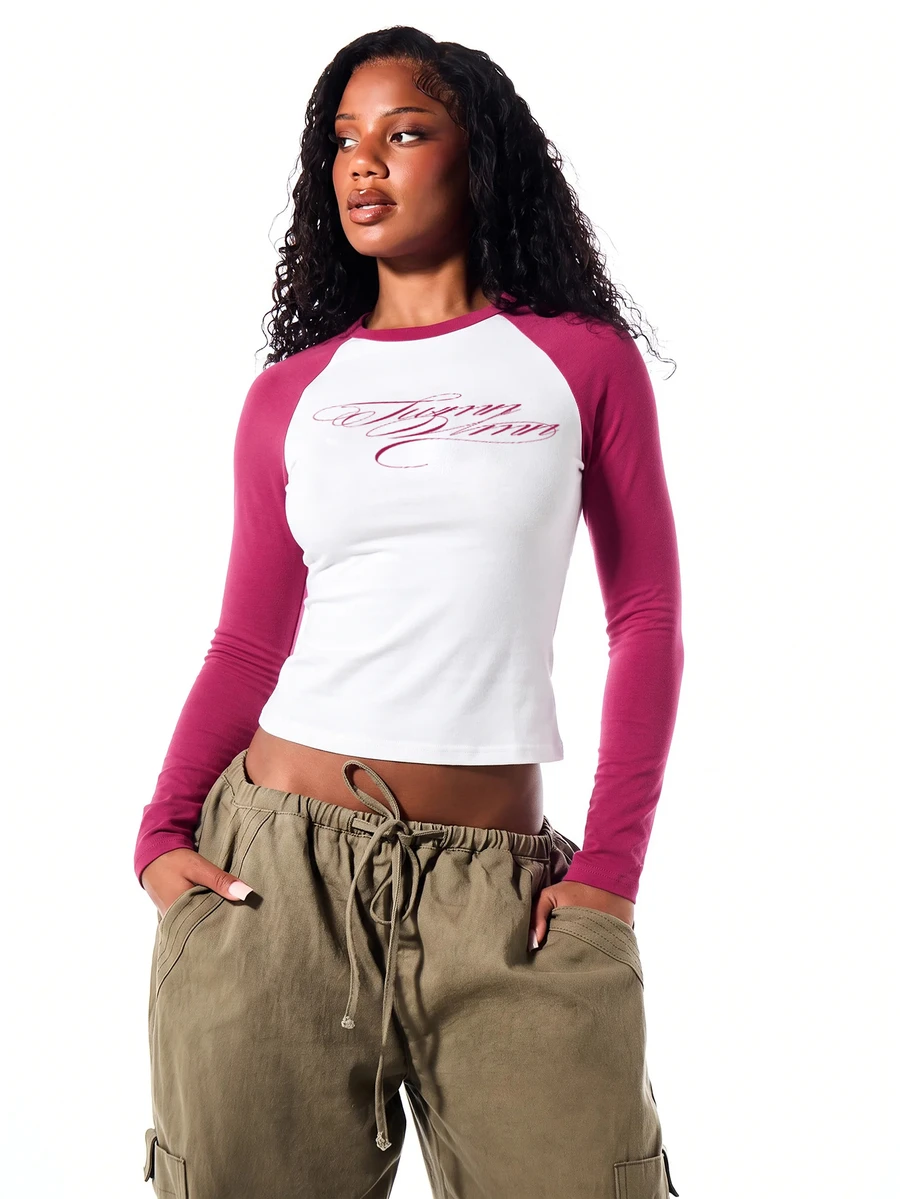 SUMWON WOMEN Cropped Raglan Long Sleeve Top With Cursive Script Logo Print, Color Block Baseball Tee, Y2K Fall Winter Casual Crew Neck Fitted Crop Top - Hot Pink - View 1