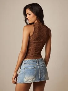 MISSGUIDED Floral Lace Crop Top With Scallop Hem And Keyhole Neckline - Sleeveless Semi-Sheer Night Out Spring Summer Tank - Burgundy - View 2