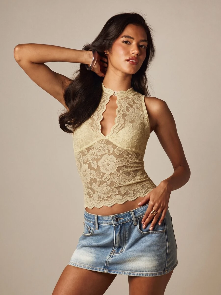 MISSGUIDED Floral Lace Crop Top With Mock Neck Keyhole Cutout And ...
