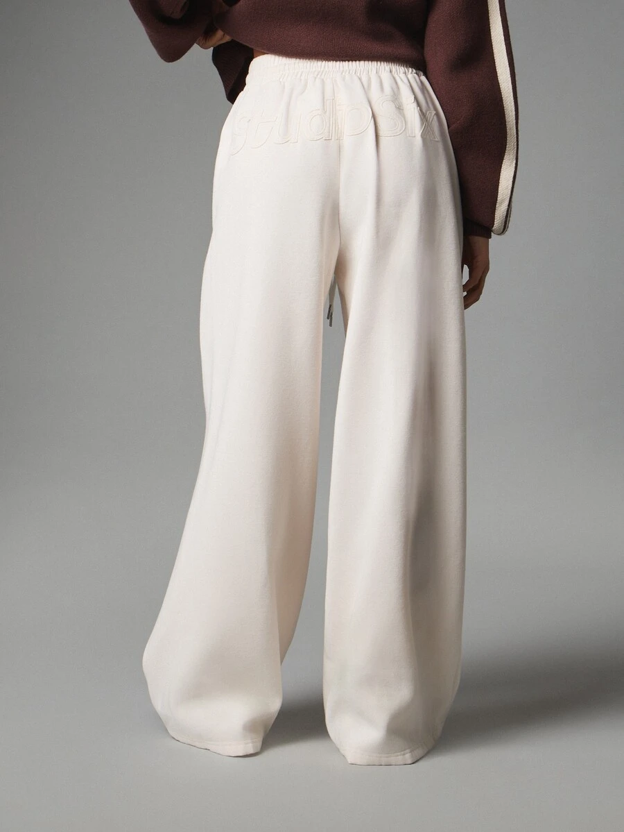 MISSGUIDED Six Wide Leg Sweatpants With Tonal Logo Applique High Rise Elastic Waist Relaxed Fit Full Length Casual Lounge Pants - White - View 1