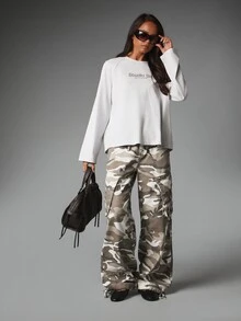 MISSGUIDED Six Oversized Crop Long Sleeve T-Shirt With Chest Logo Print Crew Neck Boxy Fit Casual Top - Light Grey - View 3