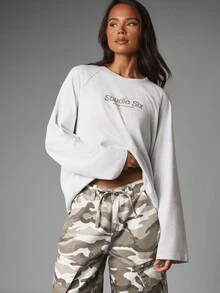 MISSGUIDED Six Oversized Crop Long Sleeve T-Shirt With Chest Logo Print Crew Neck Boxy Fit Casual Top - Light Grey - View 1