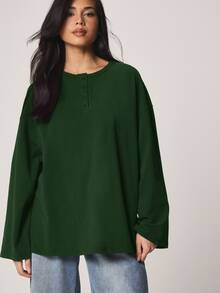 MISSGUIDED Oversized Long Sleeve Henley Top With Button Placket Relaxed Fit Drop Shoulder Casual Pullover T-Shirt Fall Winter Essential - Green - View 5