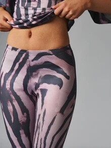 MISSGUIDED بنطال كابري ضيق بخصر متوسط بطبعة زيبرا حيوانية كاملة، ستايل مهرجان وحفلات للربيع والصيف - متعدد الألوان - مشاهدة 3
