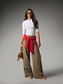MISSGUIDED بنطلون كارغو بقصة ساق واسعة وملمس الكتان مع جيب أمامي بغطاء وفتحة عند الكاحل بطول كامل وخصر منخفض بأسلوب مهرجان الصيف - أخضر عسكري - مشاهدة 2